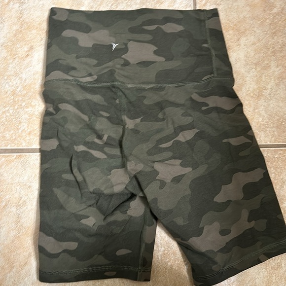 Old Navy Active biker shorts - Picture 3 of 4